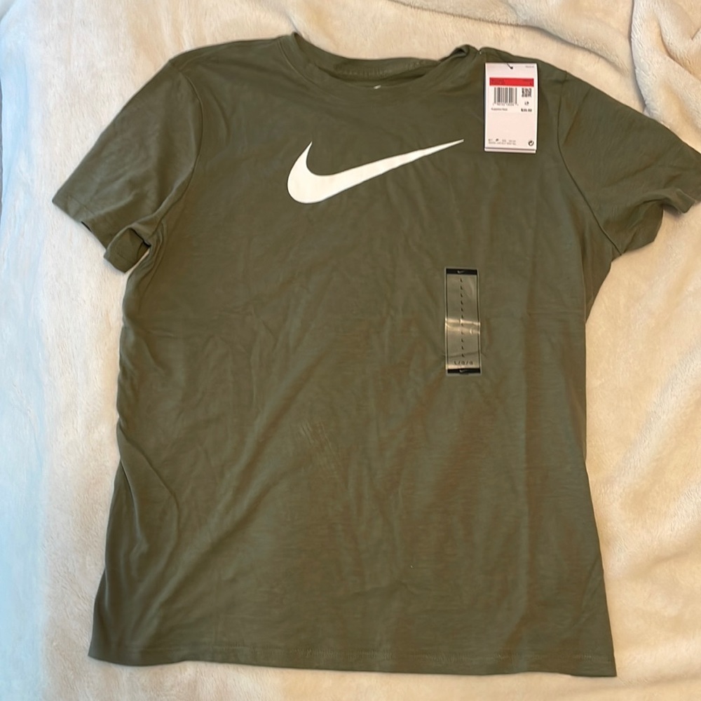 Nike Dri- fit swoosh tee